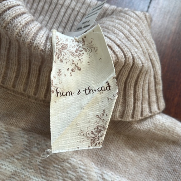Hem & Thread turtleneck sweater NWT SMALL - Picture 3 of 6